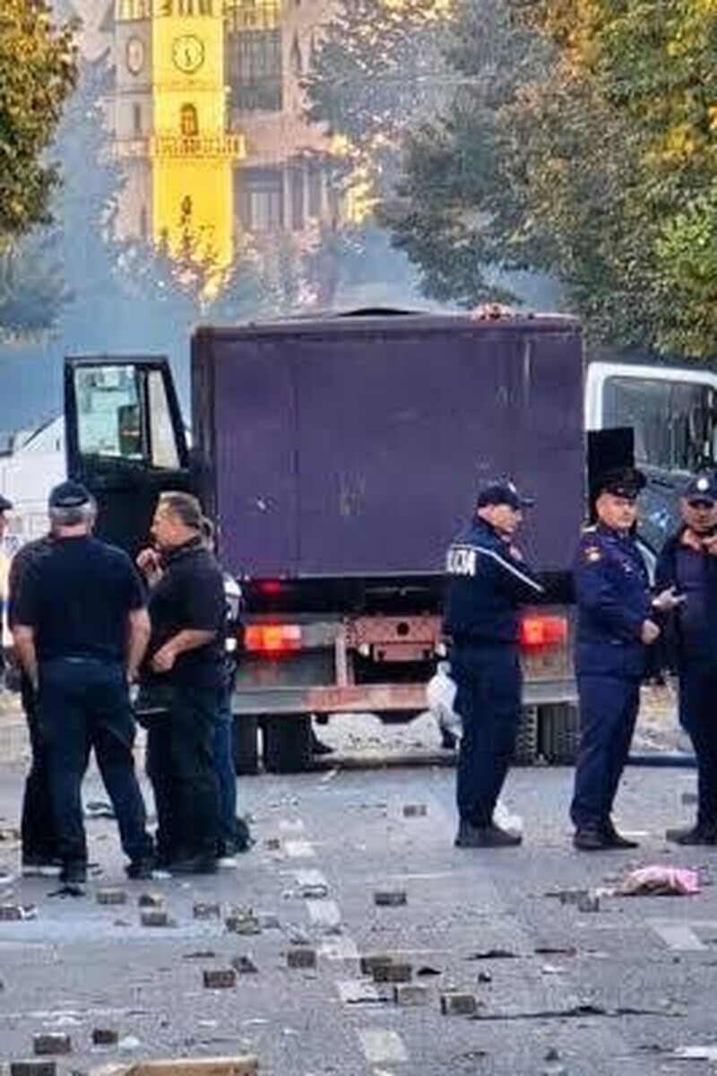 Biểu Tình Albania Leo Thang: 89 Người Phải Điều Trị